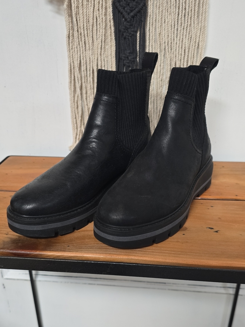 Timberland Black Chelsea Boots for Women - Slip-On Ortholite LIKE NEW Size 7